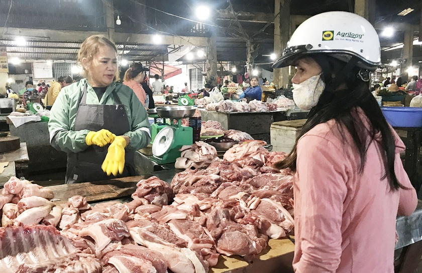 Gia Lai: Người chăn nuôi lỗ nặng vì giá heo hơi giảm sâu